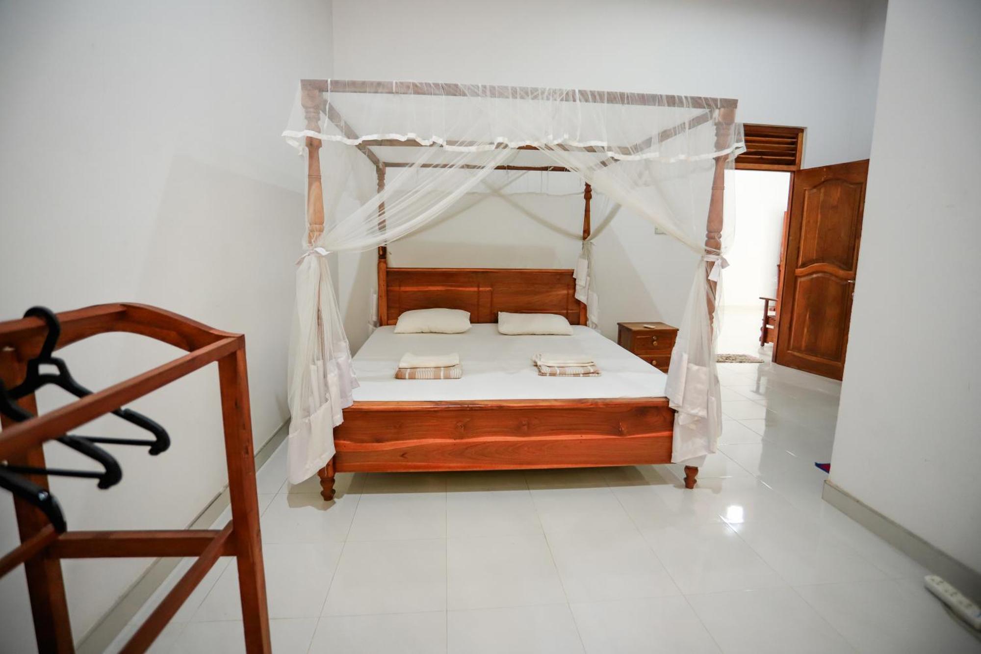 Serene Home Stay Udawalawe Buitenkant foto